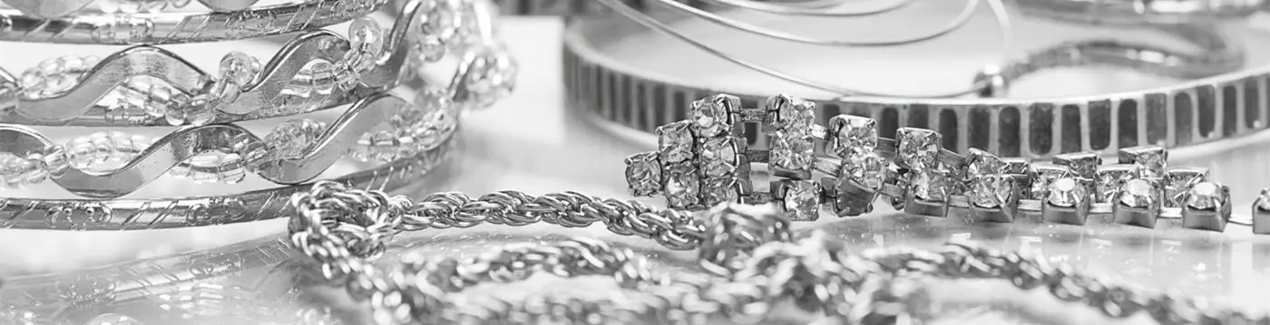 Exaggerated Ring Inlaid Flash Diamond Earrings for Women — feature 1