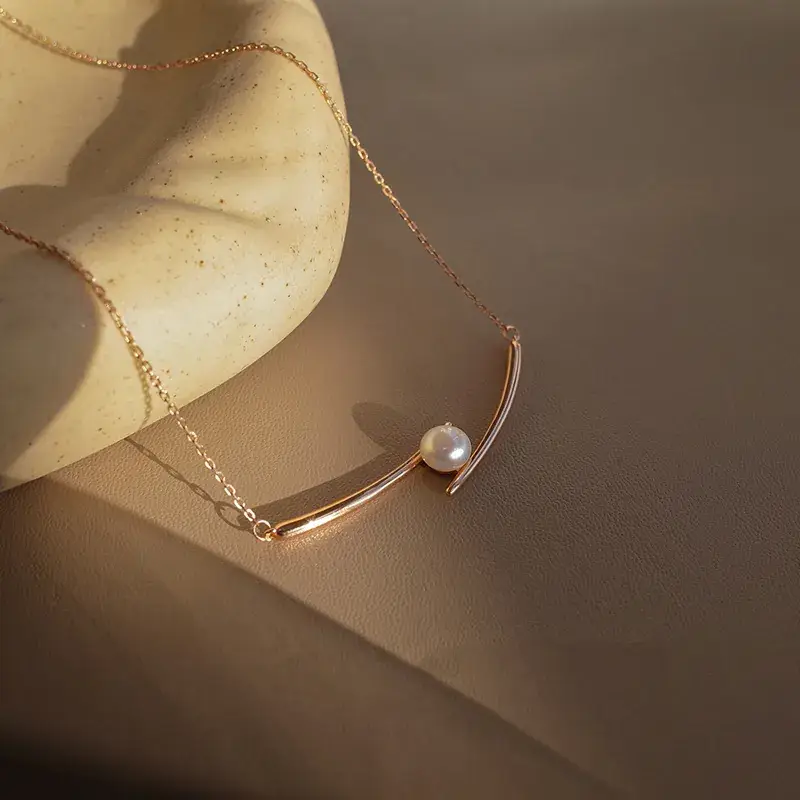 Elegant Pearl Necklace for Women Light Luxury Niche Design - Image 3
