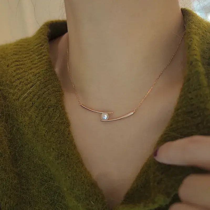 Elegant Pearl Necklace for Women Light Luxury Niche Design - Image 4