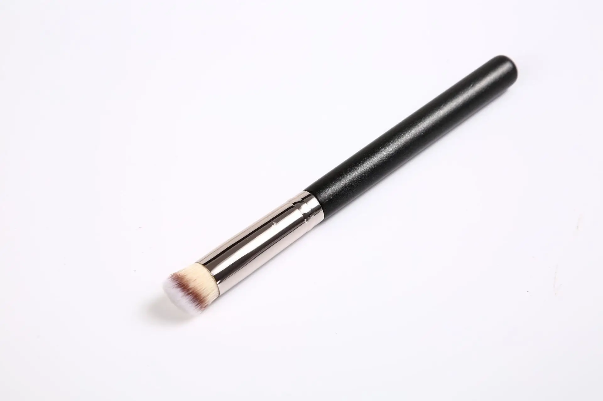 270 Concealer Brush