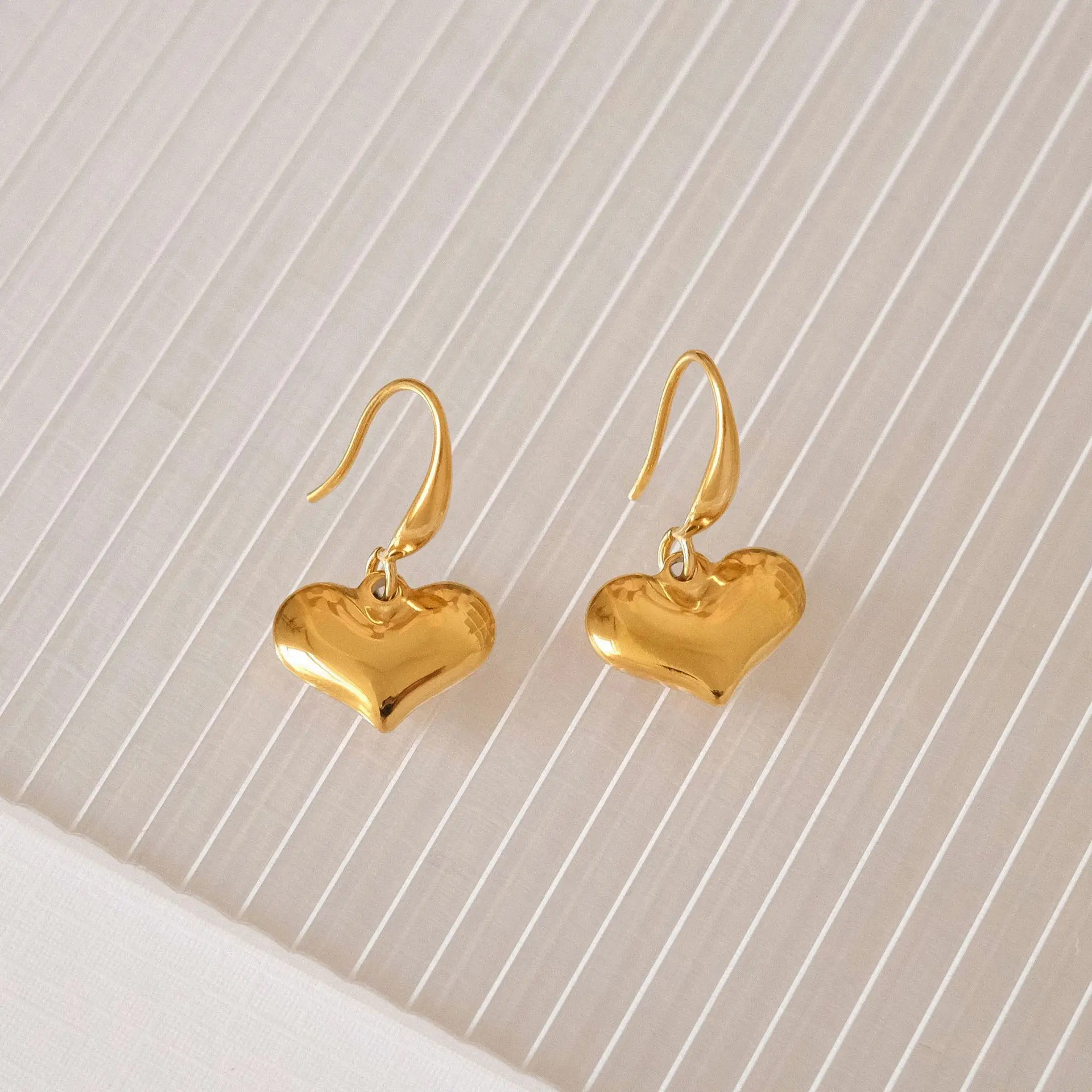 French Retro Heart Pendant Necklace for Women Gold