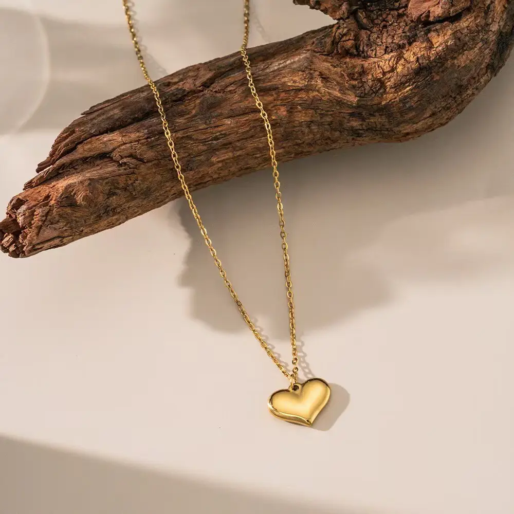 French Retro Heart Pendant Necklace for Women Gold