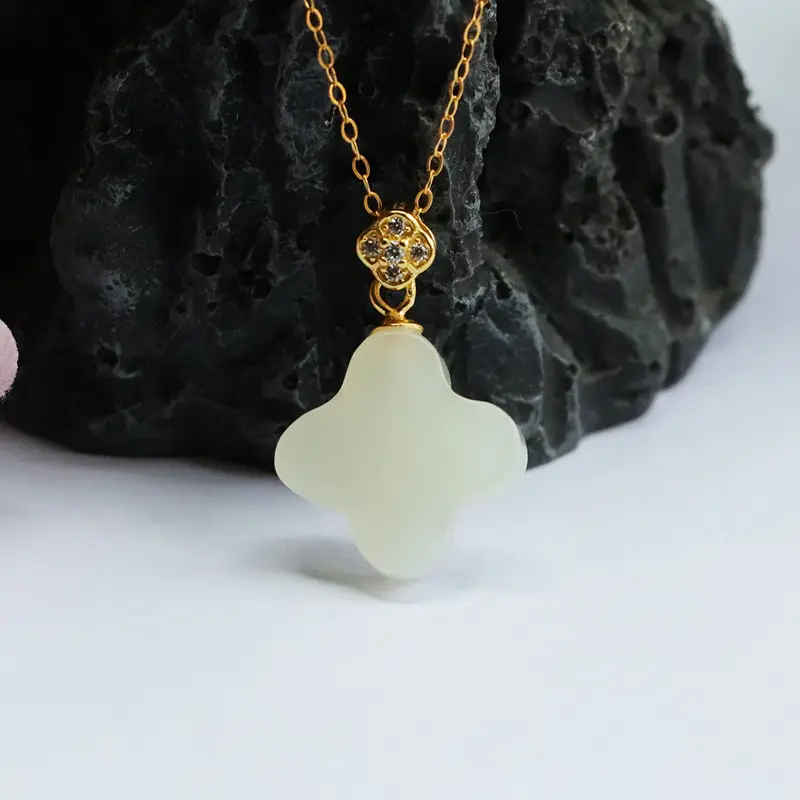 Guan Yu S925 Silver Inlaid Four-Leaf Clover Necklace for Women — feature 9