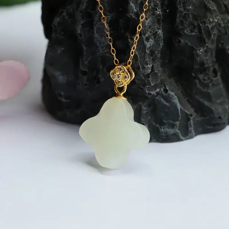 Guan Yu S925 Silver Inlaid Four-Leaf Clover Necklace for Women - Image 3