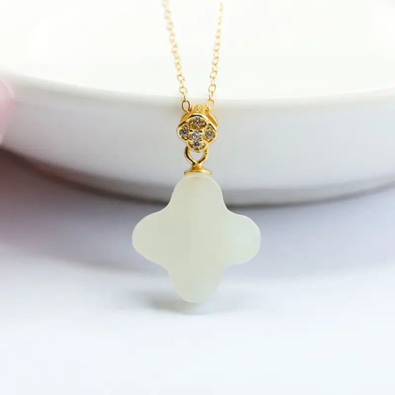 Guan Yu S925 Silver Inlaid Four-Leaf Clover Necklace for Women — feature 4