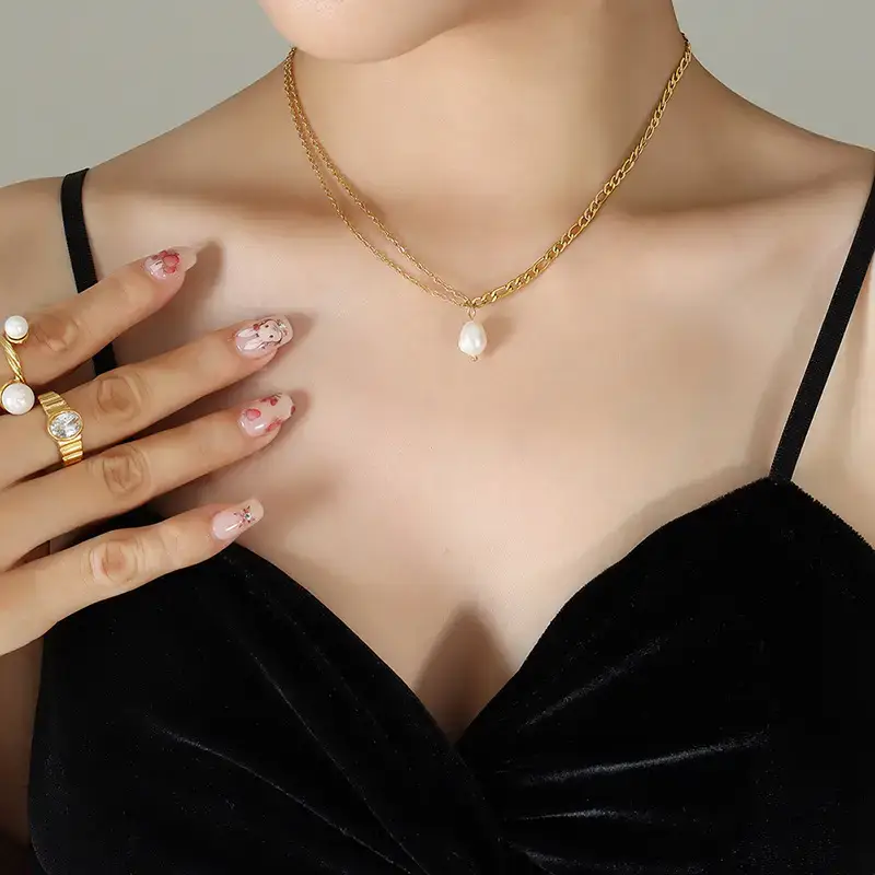 Gold Pearl Pendant Necklace for Women