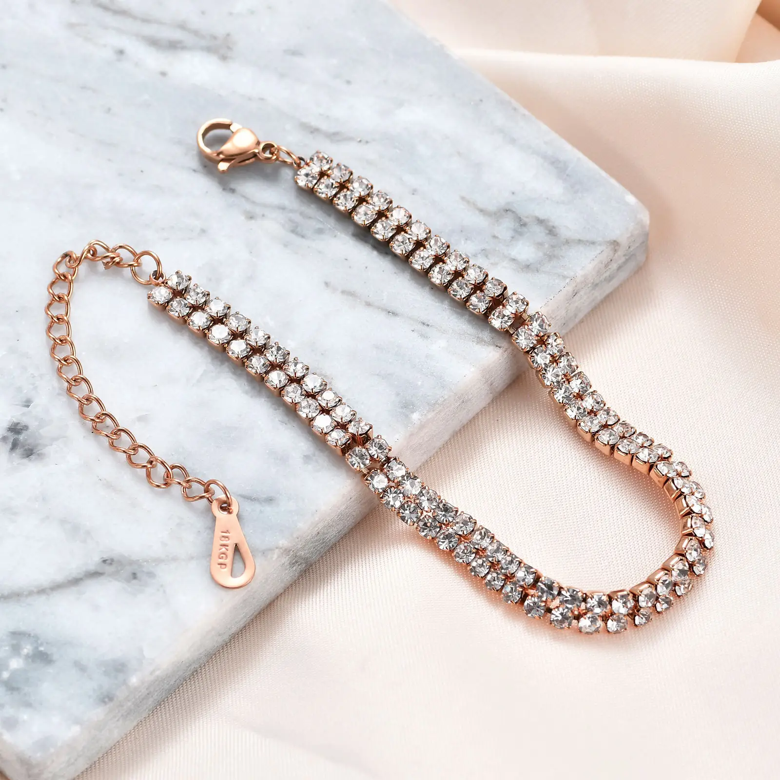 14K Gold Titanium Bracelet with Two Rows of Diamonds — feature 8