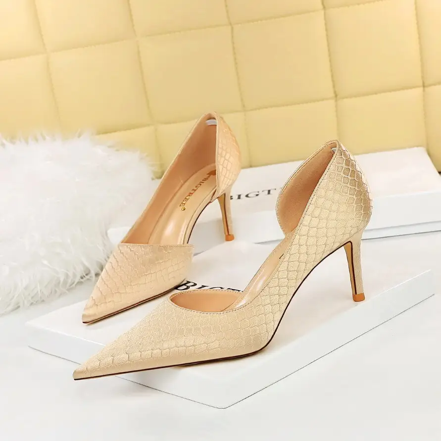 Black Pointed Heel Women's Shoes - Image 3