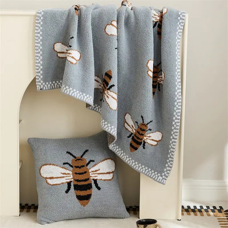 Bee Pattern Velvet Blanket with Pillow Cover