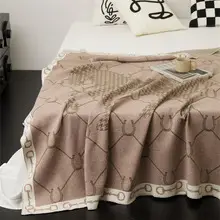 Bee Pattern Velvet Blanket with Pillow Cover — feature 11