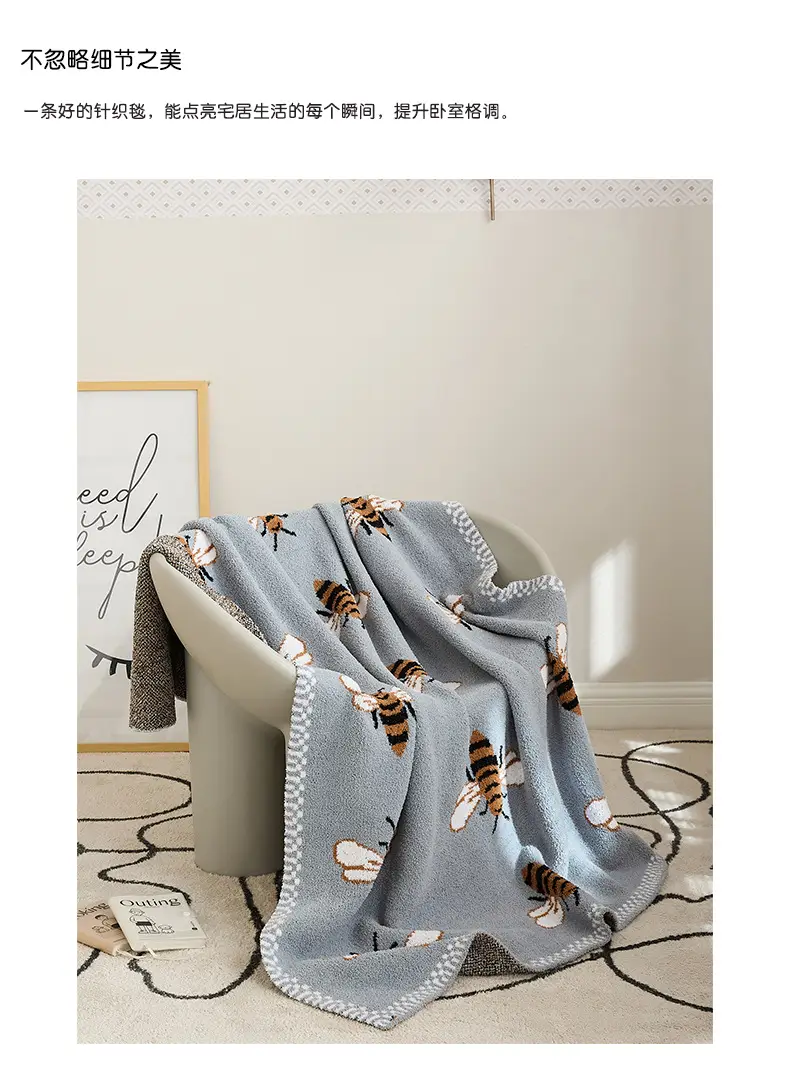 Bee Pattern Velvet Blanket with Pillow Cover — feature 37