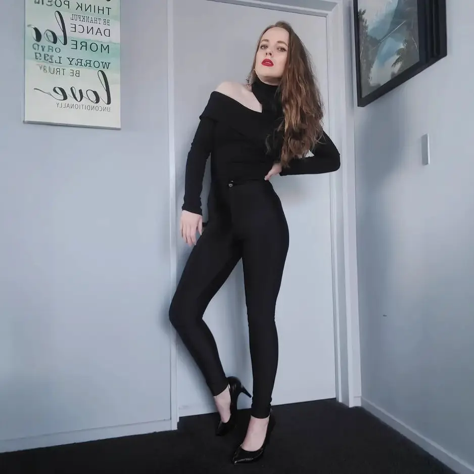 Black One-Shoulder Long-Sleeved Halter Top for Women