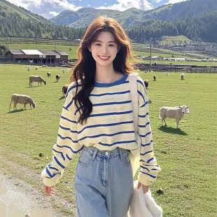 Women's Grey Split Crewneck Long Sleeve Top — feature 5