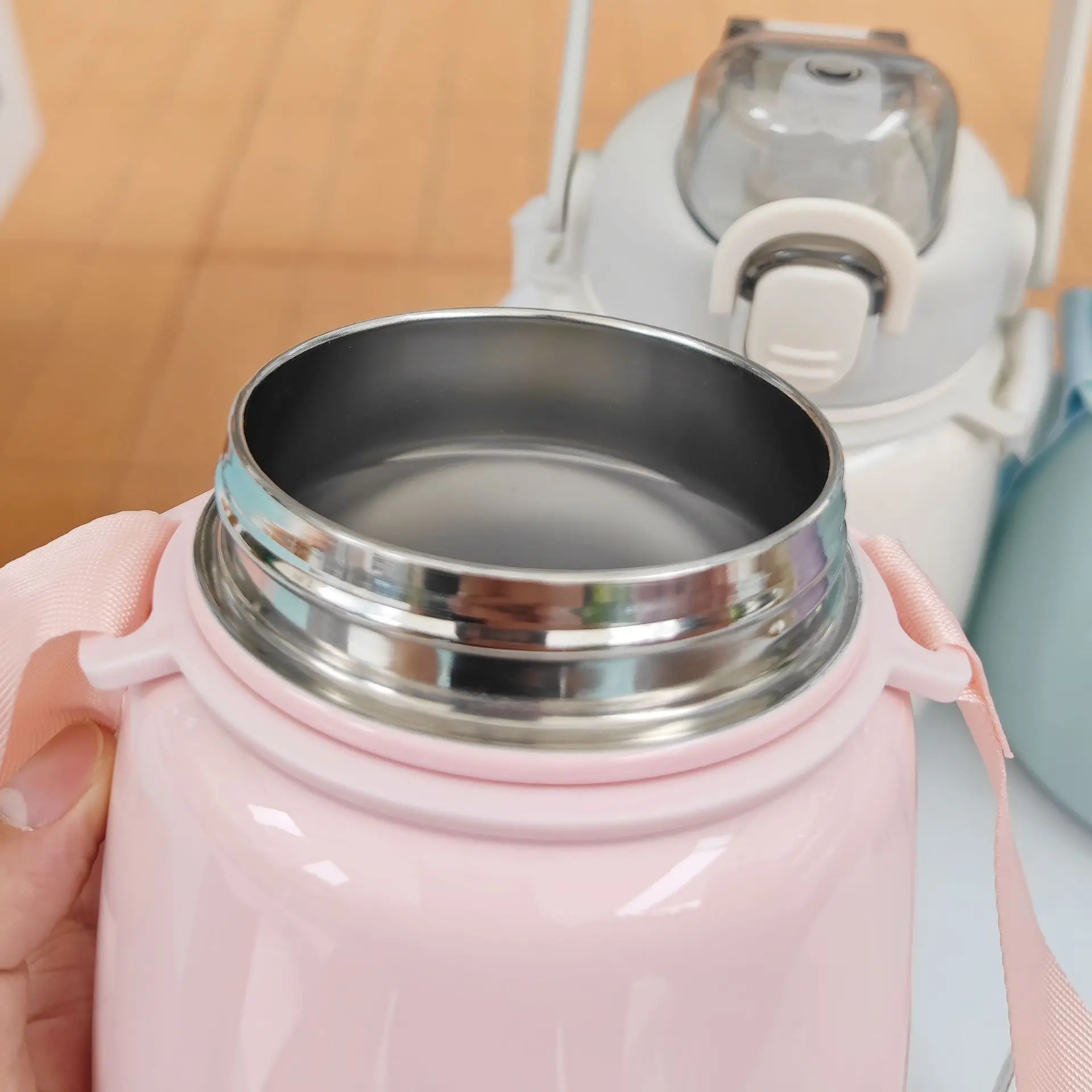 Minimalist Stainless Steel Belly Mug with Strap & Vacuum Cup — feature 7