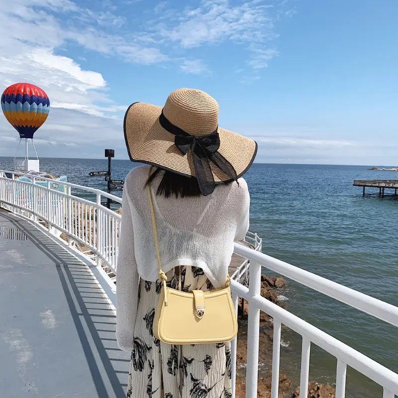 White Leather Shoulder Bag with Gold Hardware - Image 6