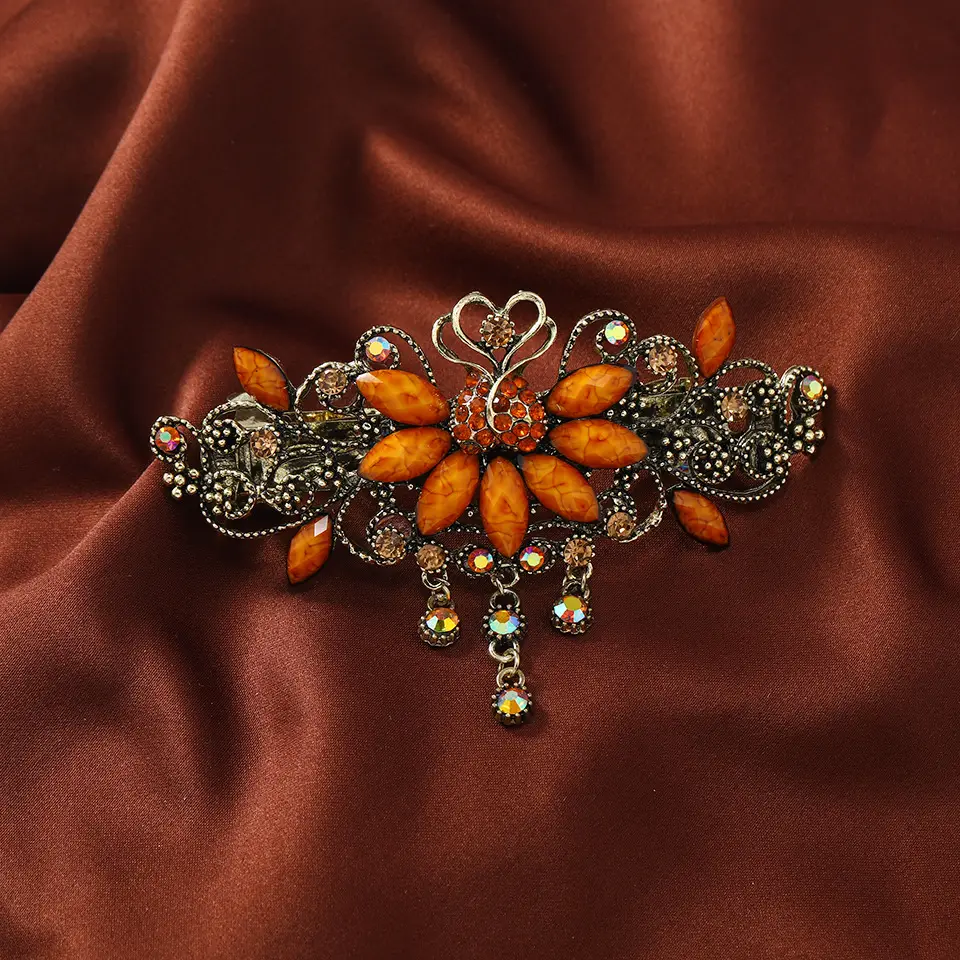 Retro Rhinestone Hair Clip for Women - Image 3