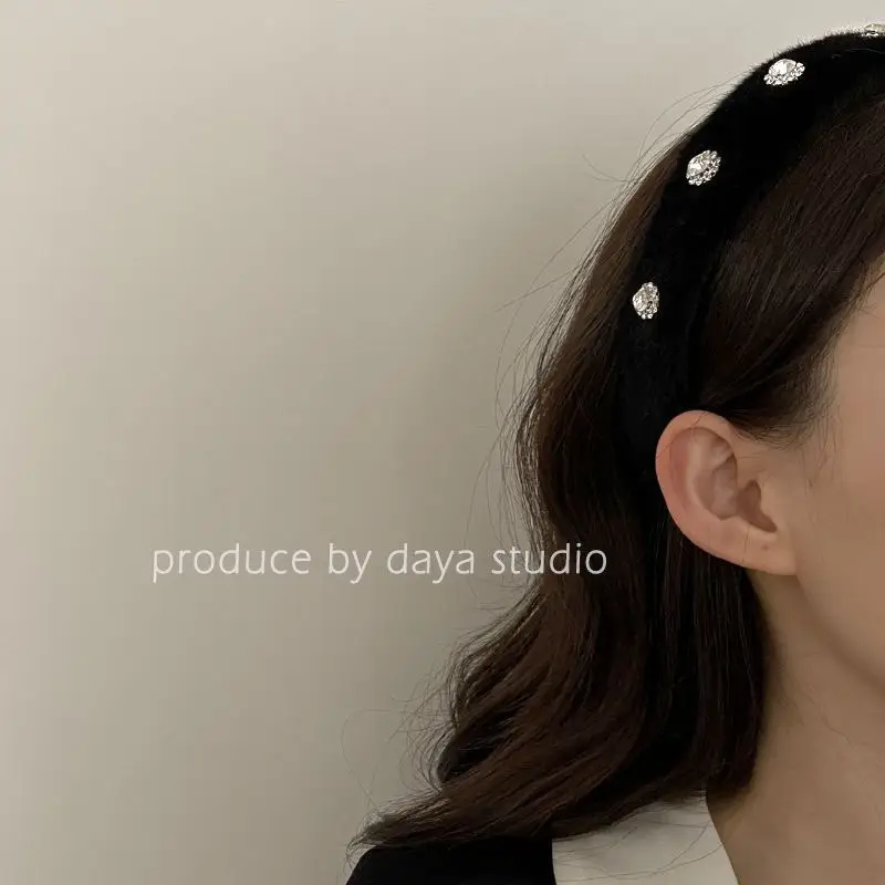 Black Velvet Rhinestone Headband for Women - Image 5