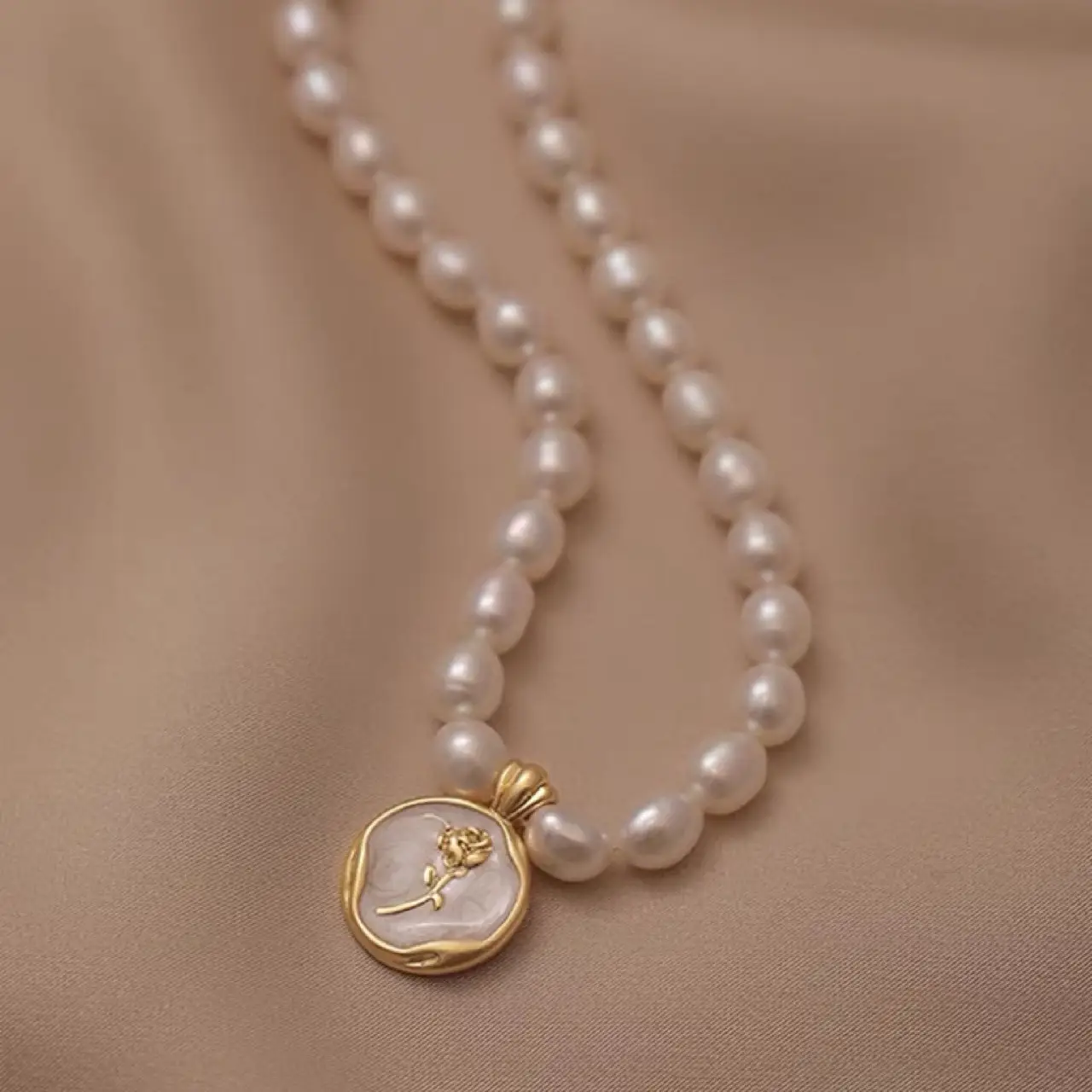 Elegant Rose Natural Pearl Necklace for Women - Image 2
