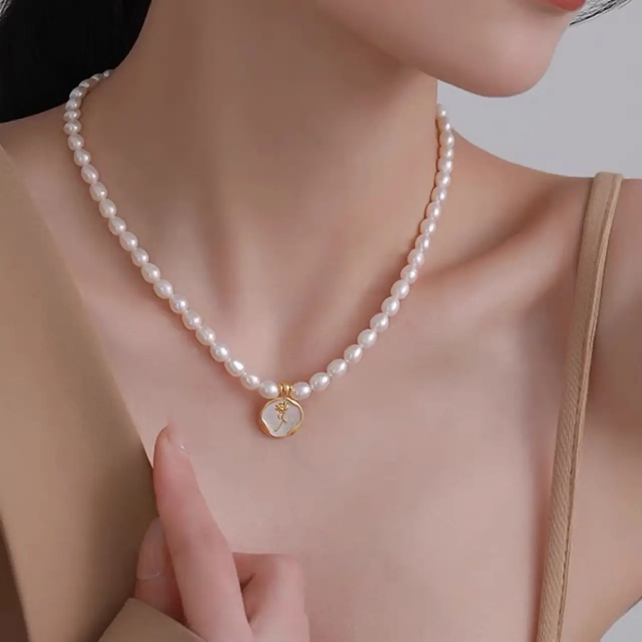 Elegant Rose Natural Pearl Necklace for Women - Image 3