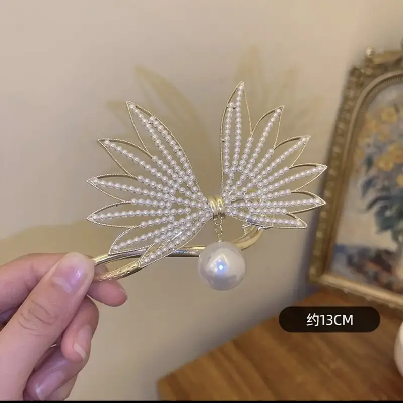 Elegant Pearl Twist Hairpin with Gold Net Design - Image 16
