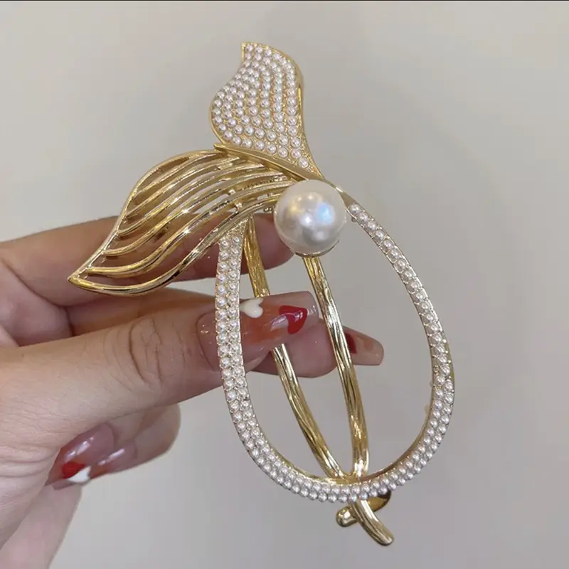 Elegant Pearl Twist Hairpin with Gold Net Design - Image 17