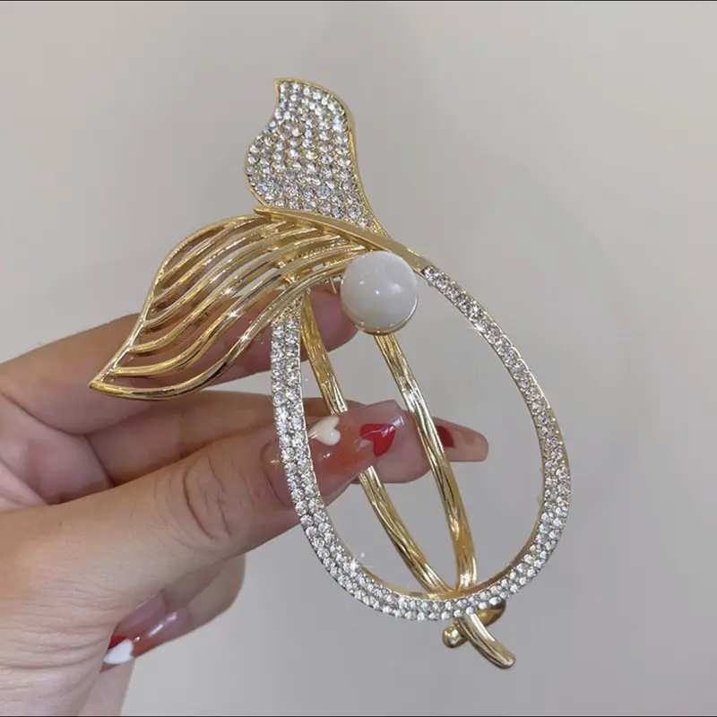 Elegant Pearl Twist Hairpin with Gold Net Design - Image 18