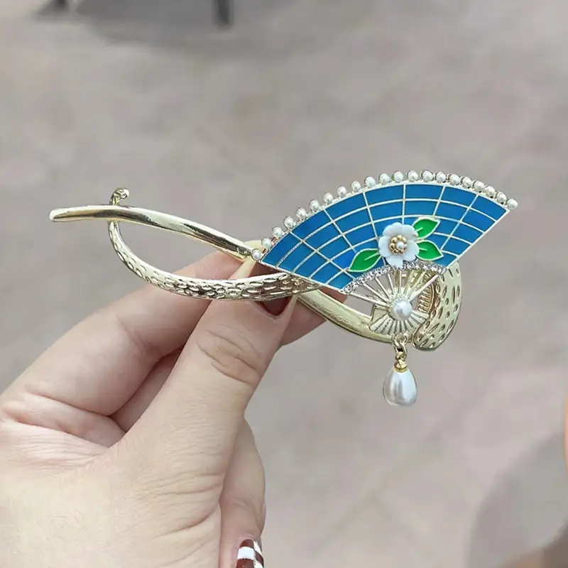 Elegant Pearl Twist Hairpin with Gold Net Design - Image 20