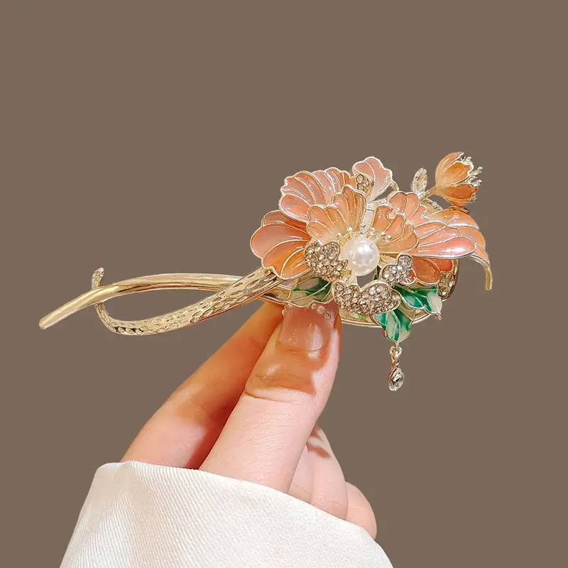 Elegant Pearl Twist Hairpin with Gold Net Design - Image 28