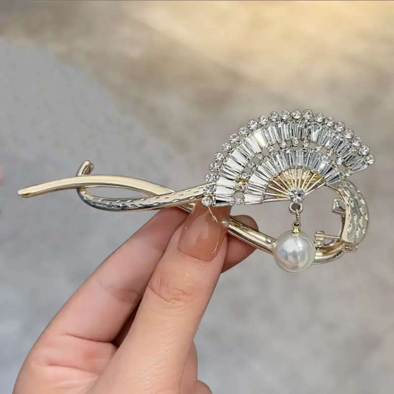 Elegant Pearl Twist Hairpin with Gold Net Design - Image 4
