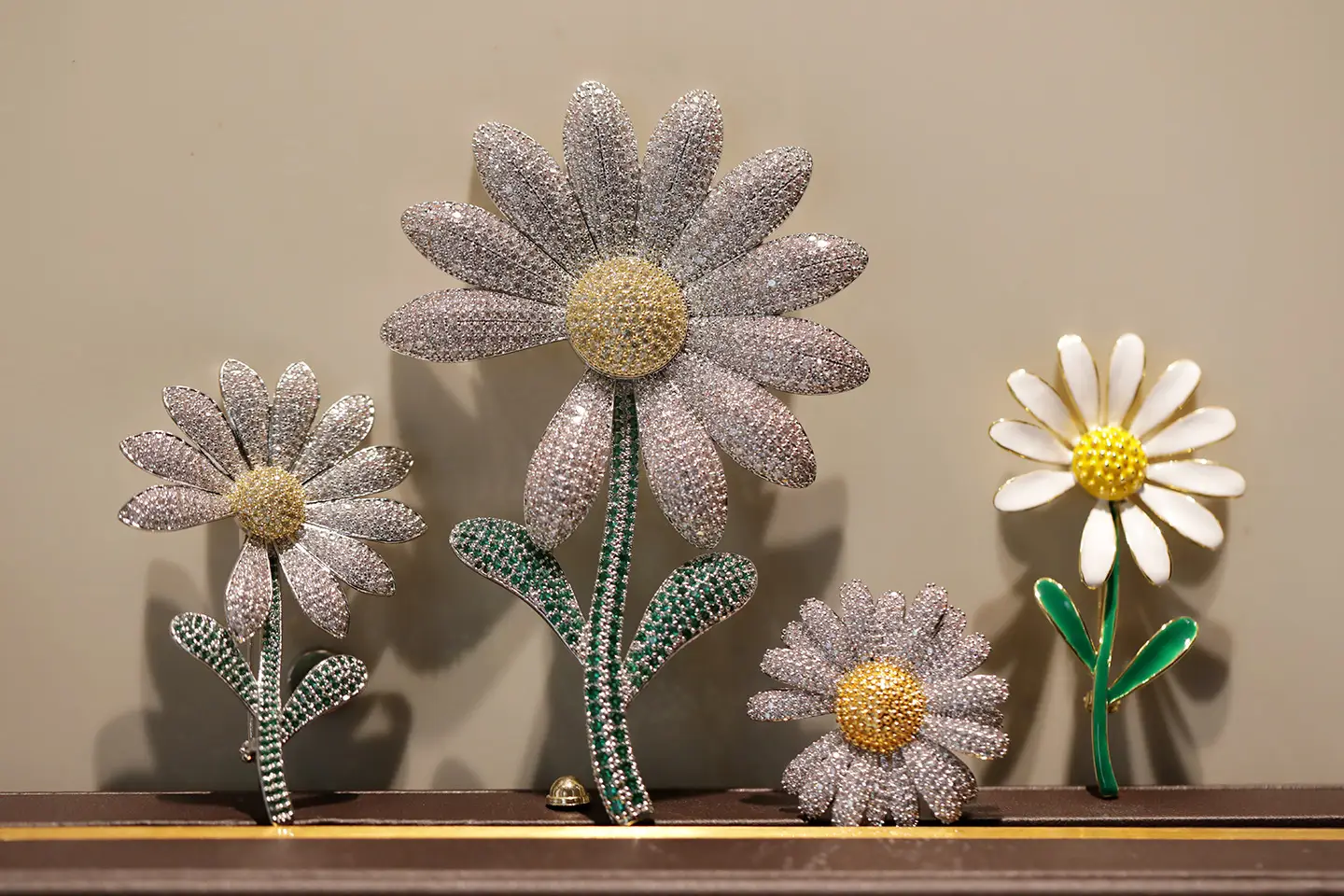 Zircon Daisy Sunflower Brooch for Women — feature 12
