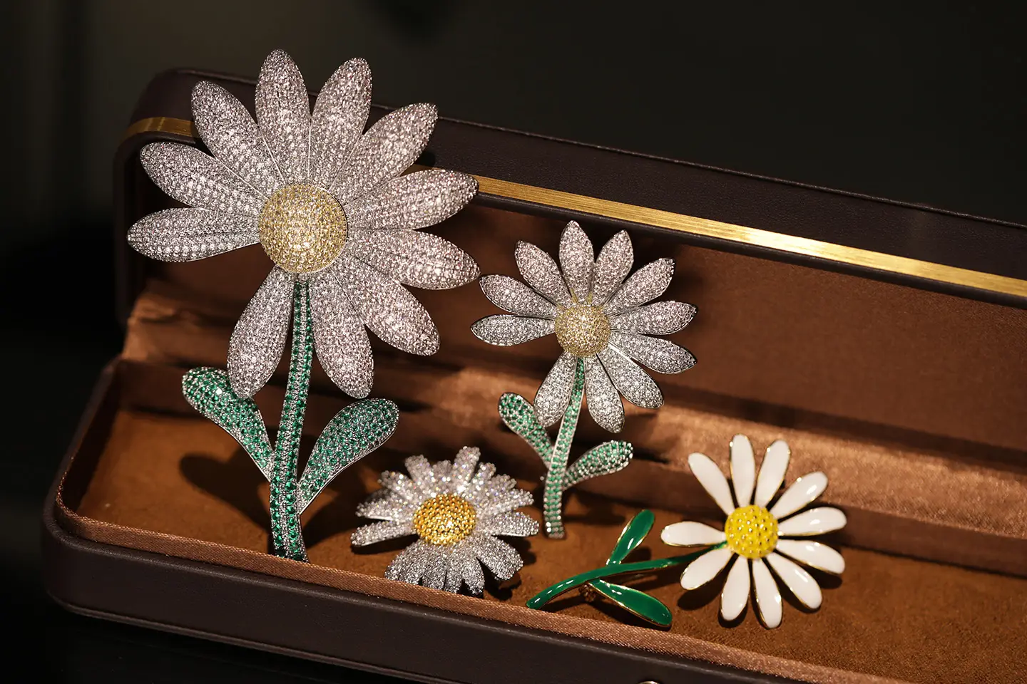 Zircon Daisy Sunflower Brooch for Women — feature 13