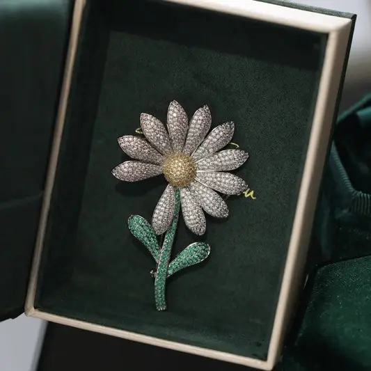 Zircon Daisy Sunflower Brooch for Women — feature 7