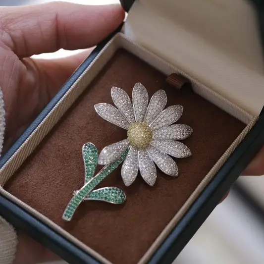 Zircon Daisy Sunflower Brooch for Women — feature 8