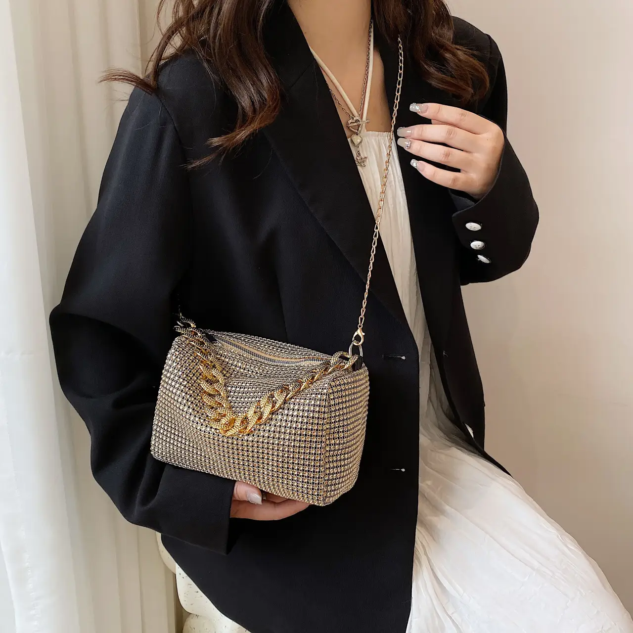 Women Rhinestone Chain Crossbody Bag Gold Plated — feature 39