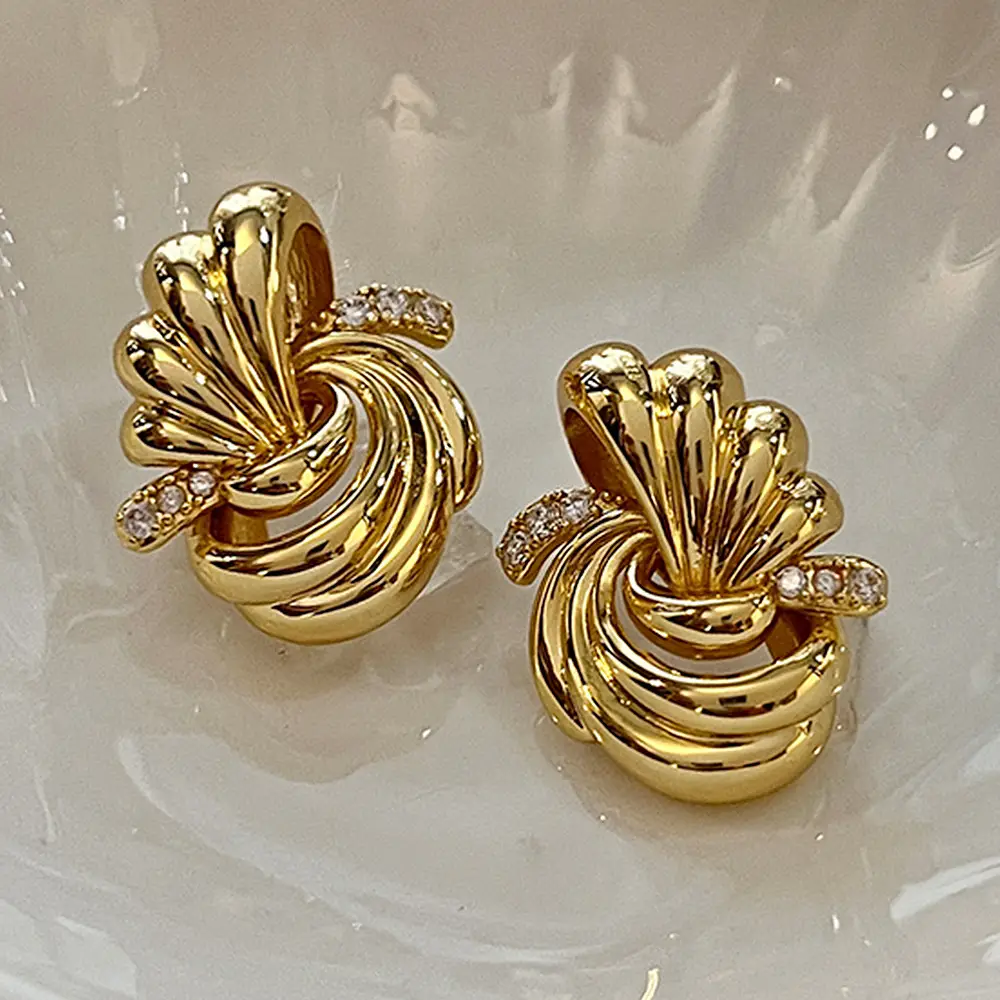 Gold Geometric Knot Earrings for Women Elegant Fashion - Image 4