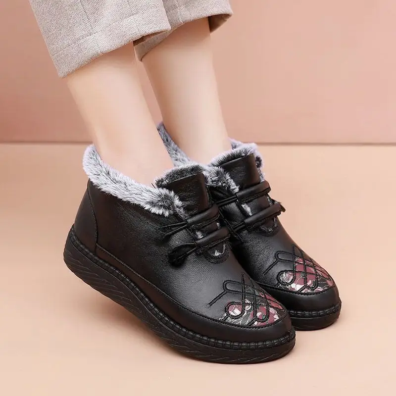 Old Beijing Winter Cotton Shoes, Grandma Shoes, Foreign Trade Soft Sole Thickened Mother's Shoes, Warm Snow Boots for the Elderly Wholesale - Image 4