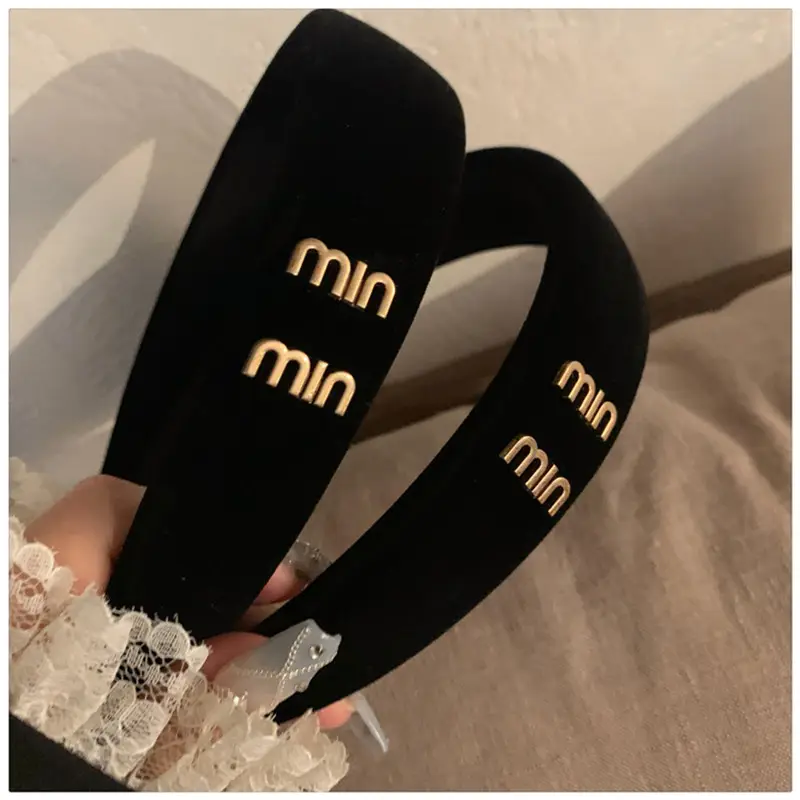 Vintage Velvet Letter Headband for Women Autumn Winter - Image 4
