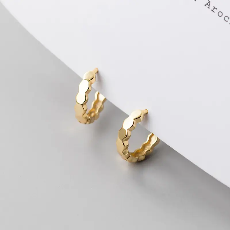 Simple Circle Earrings for Daily Commute - Image 4
