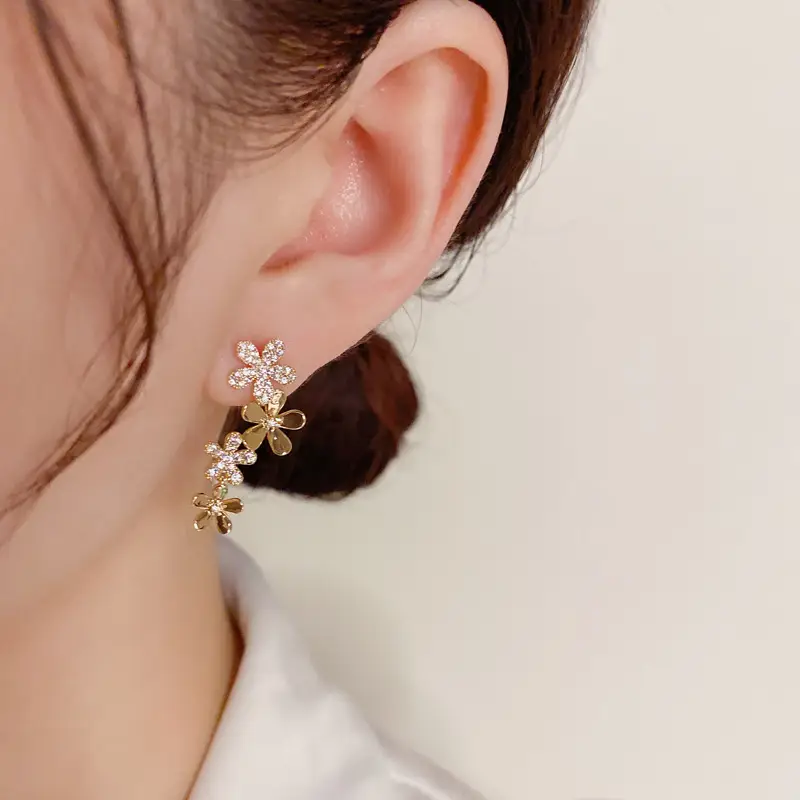 Sleek Flower Silver Earrings for Women - Image 4