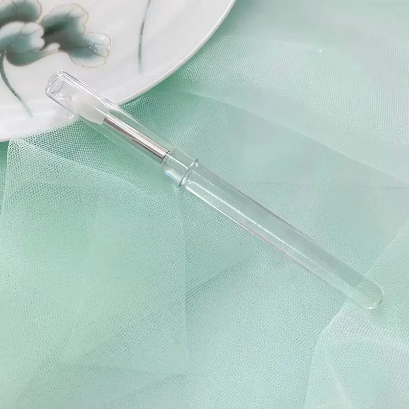 Matte Bullet Concealer Brush for Flawless Lips - Image 3