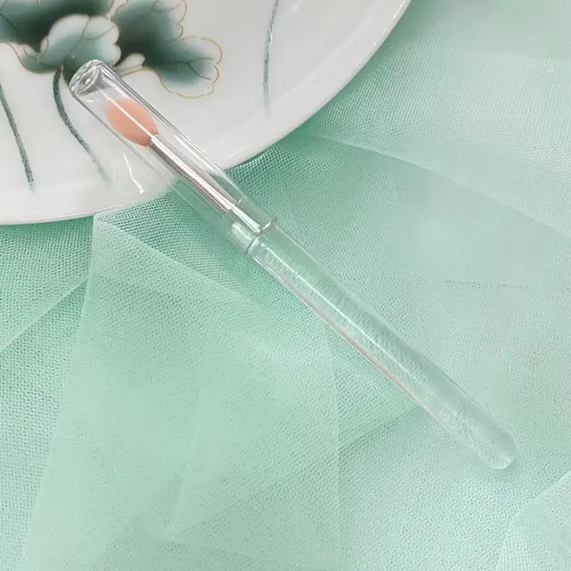 Matte Bullet Concealer Brush for Flawless Lips - Image 4