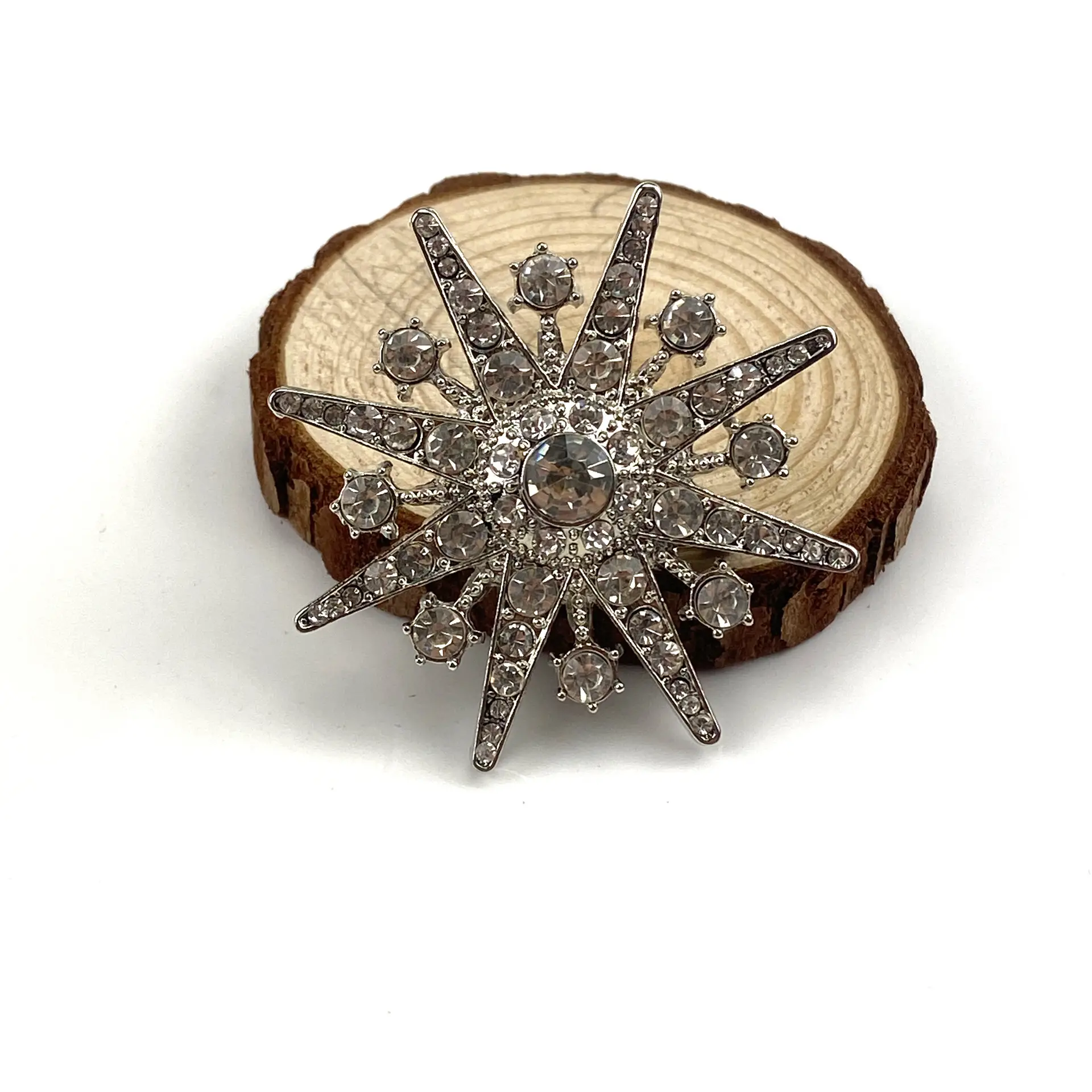 Japanese & Korean New Brother Star Brooch with Diamond Snowflake Design - Image 2