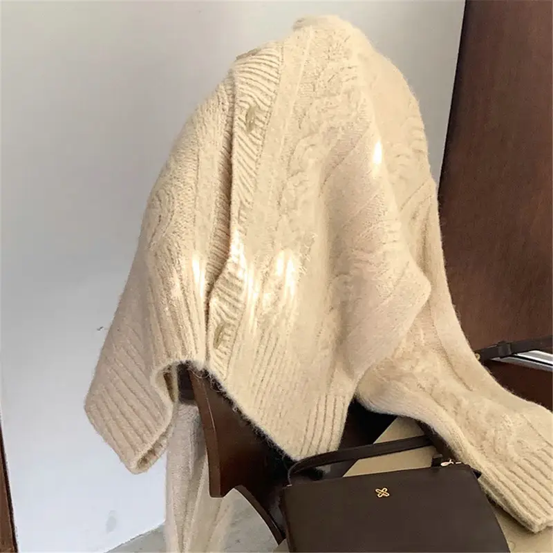Women's New Knitted Velvet Cardigan Sweater — feature 7