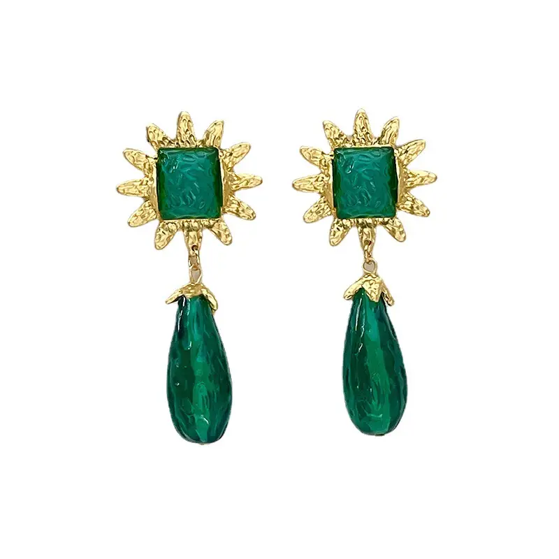 Mid-ancient green crystal earring gold plated square drop design - Image 5