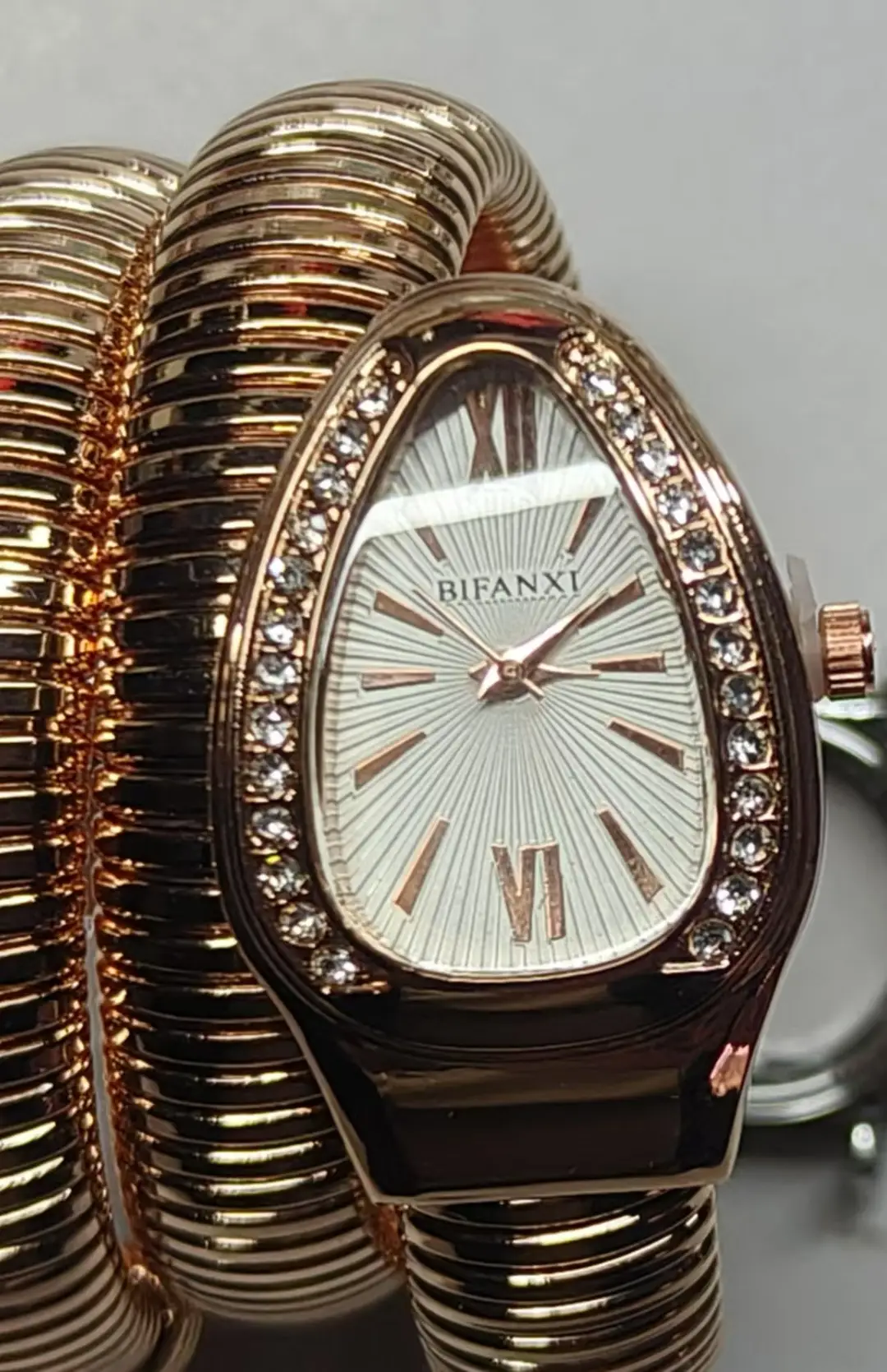 BIFANXI cross-border snake watch ladies fashion bracelet watch creative quartz watch personalized bracelet watch wholesale