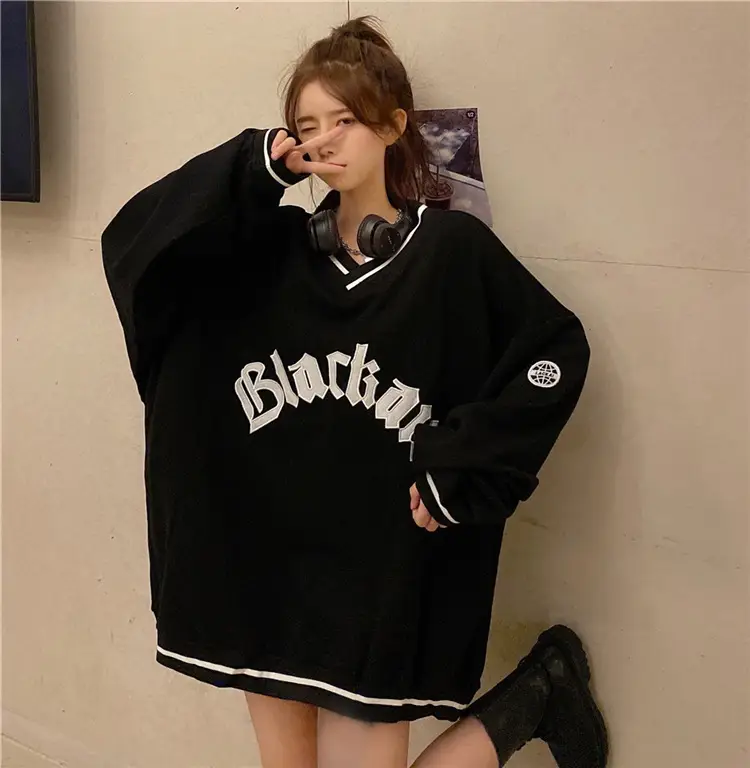 Black Star V-Neck Sweatshirt Women 2022 Winter — feature 32