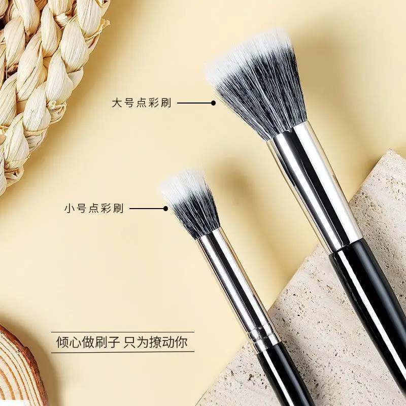 Double-layer Real Wool Dot Brush Blush Brush — feature 4