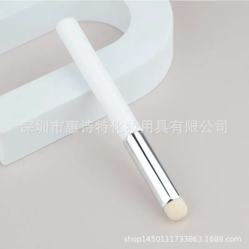 Small Steamed Bread Concealer Brush for Black Eyes - Image 3