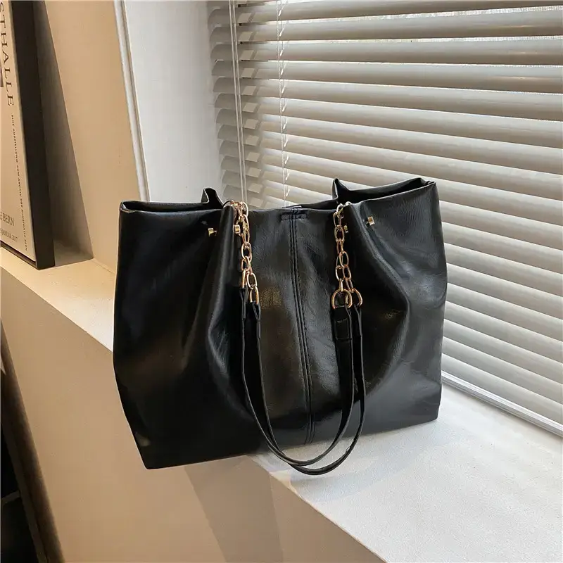 White Chain Shoulder Bag Large Capacity Women's Tote