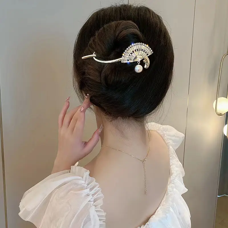 Retro Pearl Butterfly Hairpin with Antique Pan Head